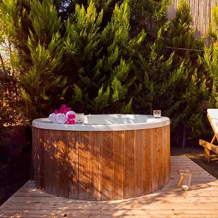 Sleeps 6 With Pool Air Con And Wifi *