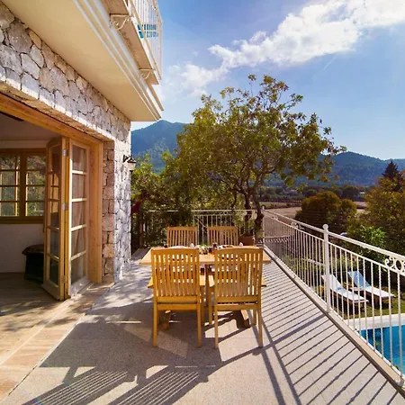 Villa Sleeps 6 With Pool Air Con And Wifi