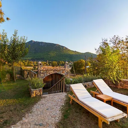 Villa Sleeps 6 With Pool Air Con And Wifi *